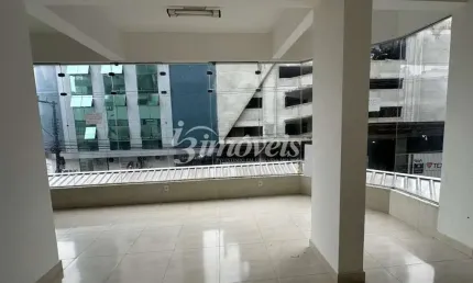 Sala/Loja para Locação anual em andar superior, Bairro Pioneiros, Balneário Camboriú-SC