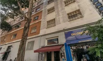 Apartamento de 3 dormitorios de 144m2 na Consolacao ha 200 mts do metro com 2 banheiros em Sao Paulo!