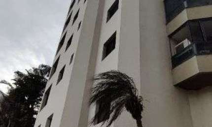 Imovel bem localizado, com toda a melhor infraestrutura de Sao Paulo, no tradicional bairro da Vila Mariana, e facil acesso a Rua Vergueiro, estacao do metro Ana Rosa .  O imovel e na cobertura, com u