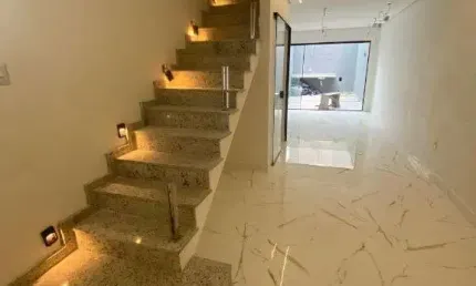 Sobrado Moderno em Itaquera  Descubra o charme e a funcionalidade deste sobrado moderno,Com uma arquitetura contemporanea e acabamento sofisticado. Este imovel e perfeito para quem busca um lar modern