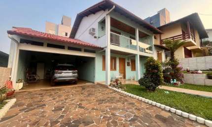 Casa com 4 quartos para alugar na Ponoe Scheffer, 270, Centro, Chapecó por R$ 5.750