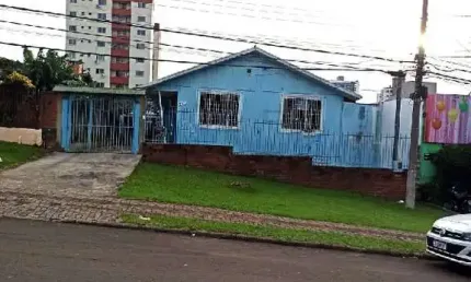 Casa à venda na Minas Gerais, 247 E, Centro, Chapecó por R$ 1.800.000