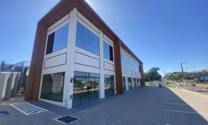 Sala comercial para alugar na Avenida Senador Atílio Fontana - E, 1988, Efapi, Chapecó por R$ 3.900