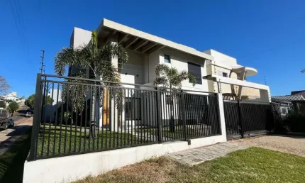 Casa com 3 quartos para alugar na Rua Israel - D, 785, Presidente Médici, Chapecó por R$ 7.500