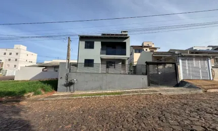 Casa com 4 quartos à venda na Alcides Sperandio - E, 240, Efapi, Chapecó por R$ 700.000
