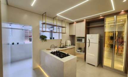 Apartamento 2 Quartos Reformado na Ponta da Praia, Santos/SP  83m², Suíte e Vaga!