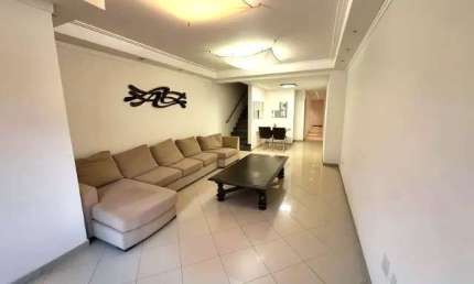 &amp;#127969; Casa à Venda em Santos/SP - 4 Quartos (2 Suítes), 185m², Área Gourmet e 2 Vagas!