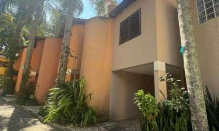 Jardim Ubirajara: Sobrado em condomínio com 120 m² com 3 dormitórios, 2 vagas.