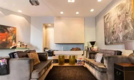Campo Belo: Apartamento com 220 m² com 4 dormitórios sendo 2 suítes, 3 vagas.