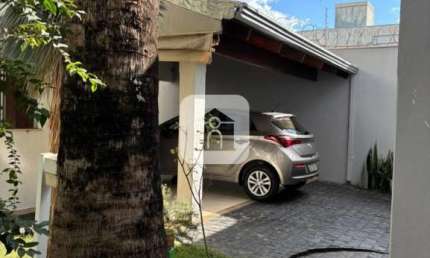 Casa com 3 quartos à venda no Pampulha, Uberlândia 
