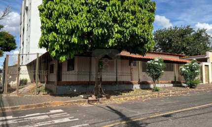 Casa com 4 quartos à venda no Conjunto Segismundo Pereira, Uberlândia 
