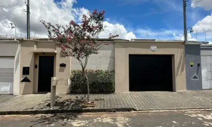 Casa com 3 quartos à venda no Jardim Patrícia, Uberlândia 