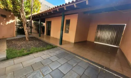 Casa com 3 quartos à venda no Santa Mônica, Uberlândia 
