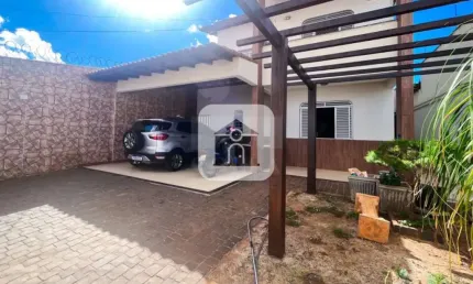 Casa com 3 quartos à venda no Santa Rosa, Uberlândia 