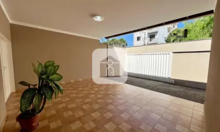 Casa com 4 quartos à venda no Santa Mônica, Uberlândia 