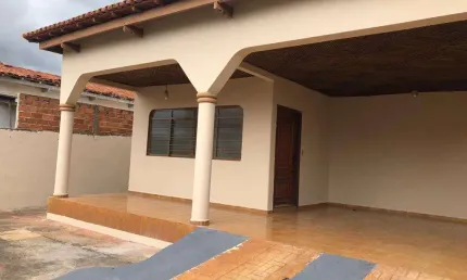Casa para Venda em Goiânia, Capuava, 3 dormitórios, 1 suíte, 2 banheiros, 4 vagas