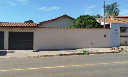 Casa para Venda em Aparecida de Goiânia, Residencial Village Garavelo, 4 dormitórios, 1 suíte, 3 banheiros, 4 vagas