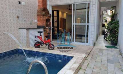 Casa sobreposta térrea com 4 suítes para venda, toda reformada, no bairro do Campo Grande, Santos-SP. Próximo à rota de fretados.