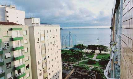 Lindo apartamento, todo reformado, vista para o mar, andar alto. Na avenida da praia do Embaré, Santos-SP.