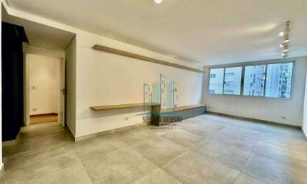 Vendo apartamento na orla, Gonzaga, Santos, lindamente reformado. Pequena vista para o mar. Venda ou locação.