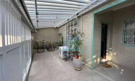 Vende-se casa térrea no marapé, santos-sp. próximo à rota de fretados.