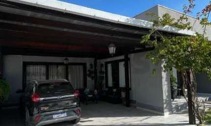 Casa a 300m do mar, com 3 suítes, zona velha Balneário Rincão