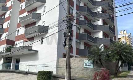 Apartamento finamente mobiliado, andar alto, vista livre