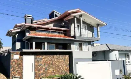Casa 4 dormitórios suíte Semi mobiliada 2 garagens Criciúma Jardim Angélica