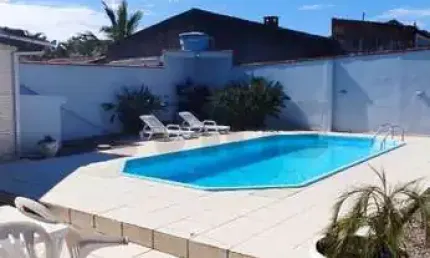 Casa de alvenaria com piscina no Bairro Jardim Angélica