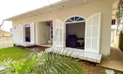 Casa 3 Dormitórios 1 Suíte com Edícula e Piscina em Içara (Averbada)