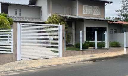 Casa comercial à venda em Içara! Localizada próxima ao Hospital São Donato, à Prefeitura Municipal de Içara