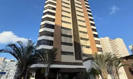 Amplo apartamento com 144m2, vaga dupla de garagem,  centro
