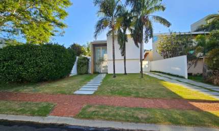 Casa com 4 quartos à venda no Jardim Karaíba, Uberlândia 
