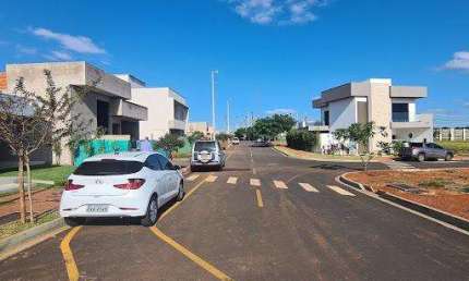 Terreno para Venda em Uberlândia, Praça Alto Umuarama
