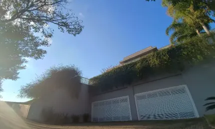 Casa Condomínio fechado ,áreas integradas referência em luxo e aconchegante ao mesmo tempo, iluminação natural em todos ambientes.