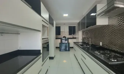 Maravilhoso apartamento com 202 m² 3 Suites 3 Vagas .