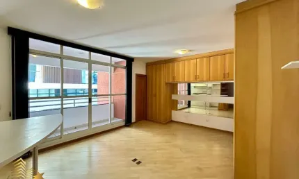 Studio semi mobiliado com sacada e 1 vaga - bigorrilho