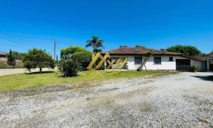 Casa com 4 quartos à venda em Butiatumirim, Colombo  por R$ 1.300.000