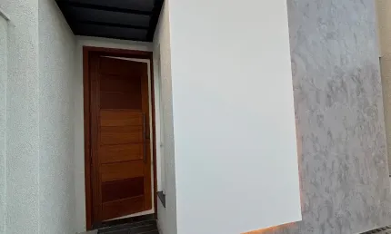 Casa com três quartos para venda na Vila Praiana - Lauro de Freitas.