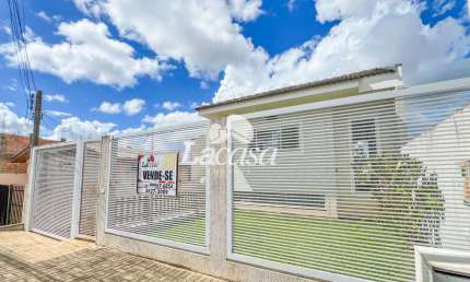 IMOBILIÁRIA LA CASA VENDE: EXCELENTE SOBRADO NA SANTANA! AMPLO ESPAÇO DE TERRENO!