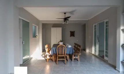 Sobrado com 5 dormitórios e 2 suítes. Ponta da Praia. Santos