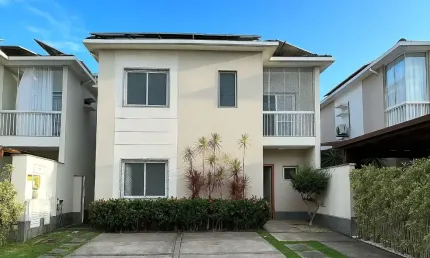 LINDA CASA DUPLEX EM COND. ITATIAIA EM COLINA DE LARANJEIRAS.