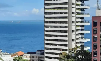 Apartamento 3/4, sendo 1 suíte no corredor da vitória