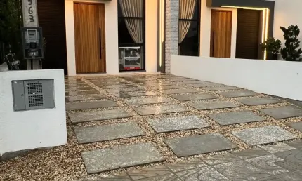 LINDÍSSIMA CASA COM ACABAMENTO EXCELENTE NO BAIRRO GUARANI!