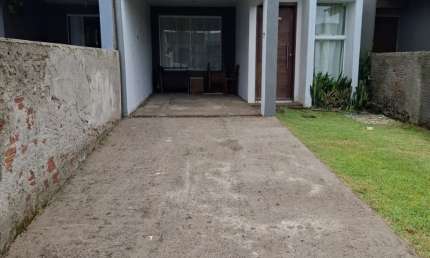 EXCELENTE CASA GEMINADA LOCALIZADA NO BAIRRO GUARANI EM CAPÃO DA CANOA