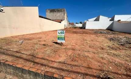 Vende-se terreno   Bairro  Altos do Palmital em - Marília-SP