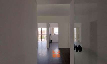 Excelente sala comercial com 52m2 em empresarial na Ilha do Leite!
