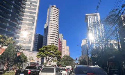 Apartamento alto padrao em frente ao clube curitibano