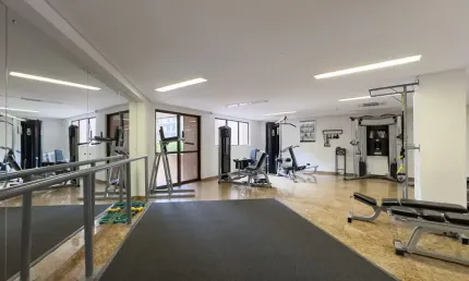 Apartamento Alto Padrão com 4 suítes, 443m² privativos, 4 vagas de garagem, no Batel