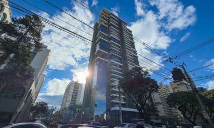 Apartamento Alto Padrão com 155,4 m² privativos, 3 suítes, 3 vagas de garagem, no Agua verde, Curitiba-PR